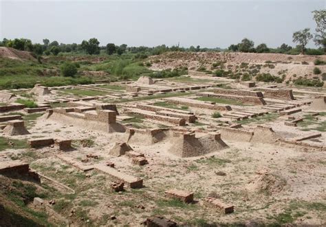 which is the largest city of harappan civilization|Harappa .